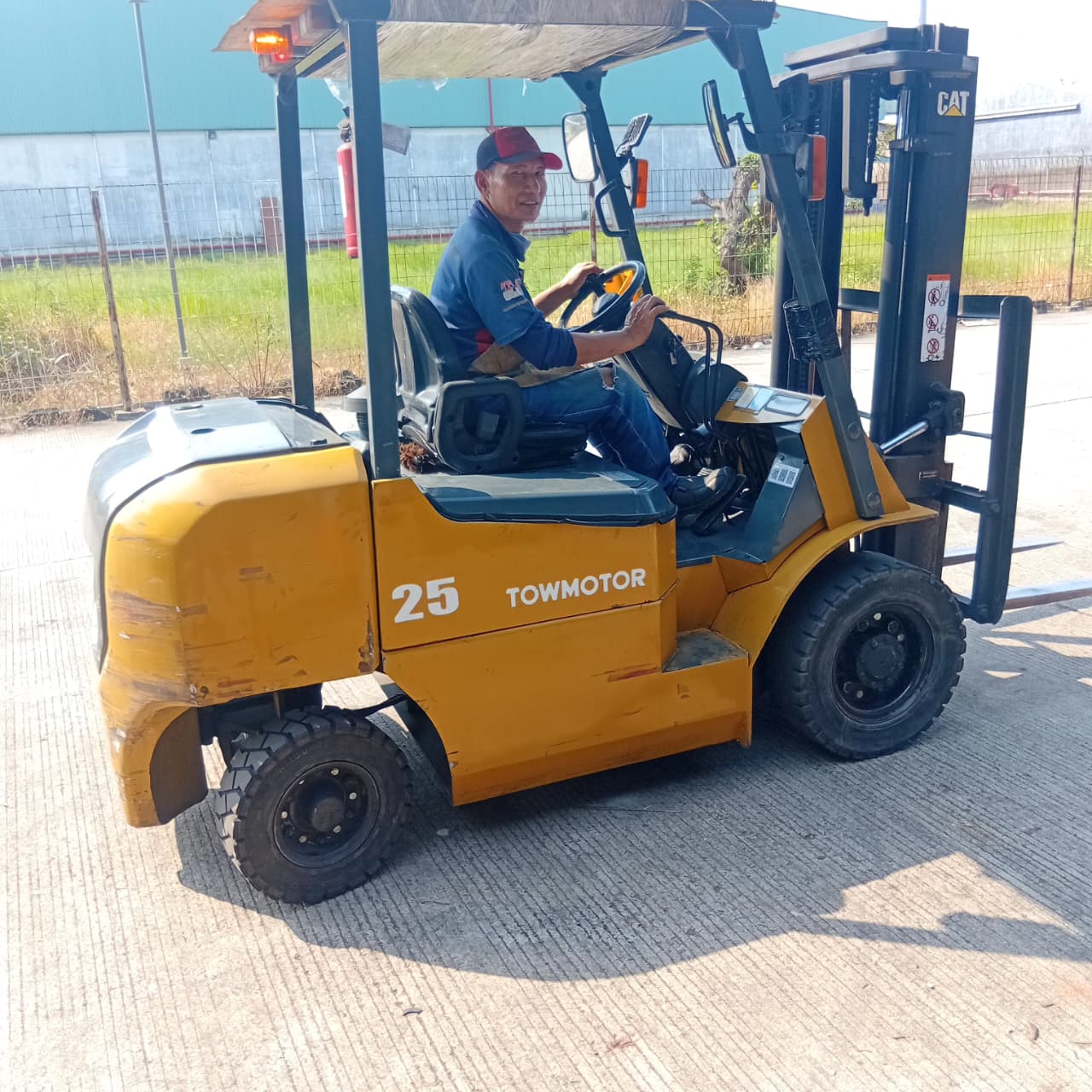 Rental Forklift Towmotor